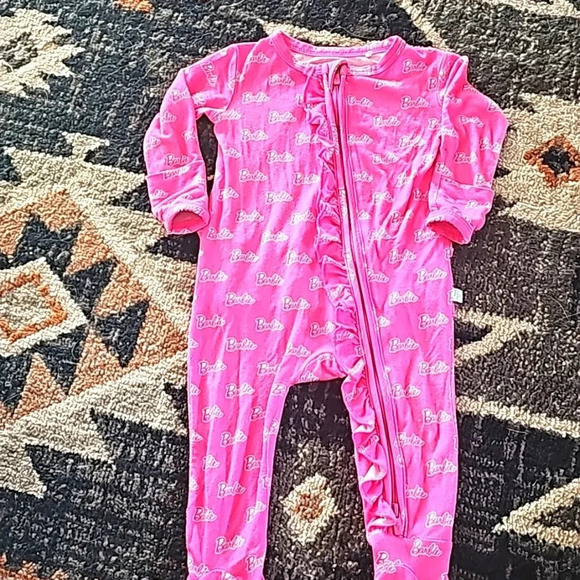 Barbie Ruffle Posh Peanut Sleeper - Picture 1 of 2